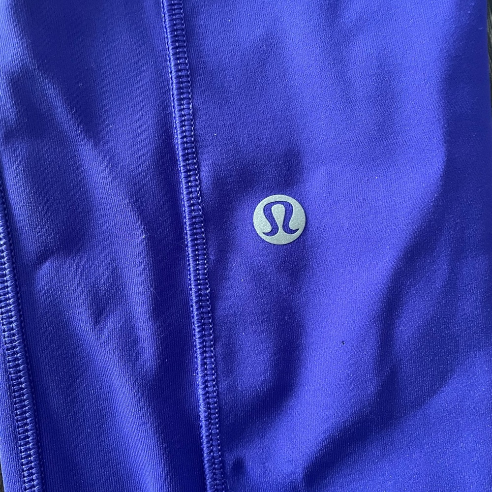 Lululemon 28 inch full length blazer blue tone leggings.